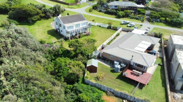 To Let 4 Bedroom Property for Rent in Winterstrand Eastern Cape